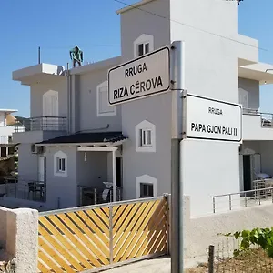 Leni Oruci Ksamil